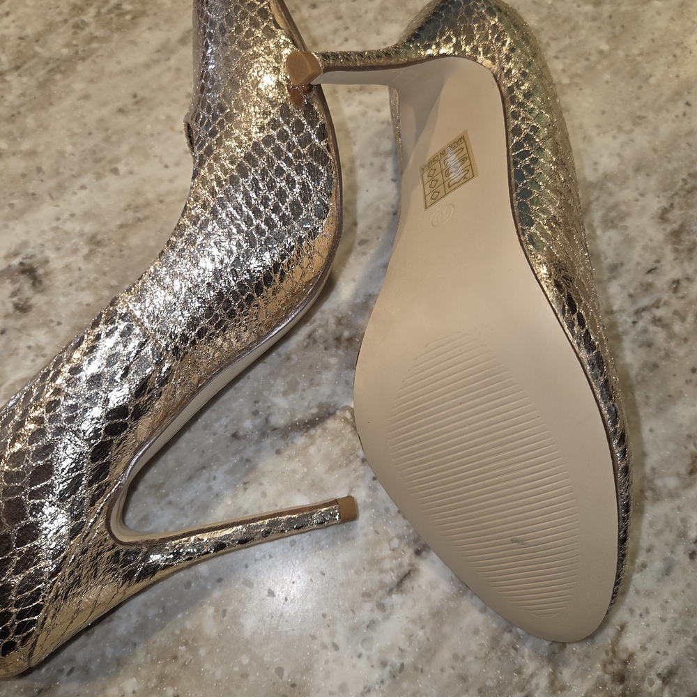 Gold Textured Women's Heels - Picture 2 of 4